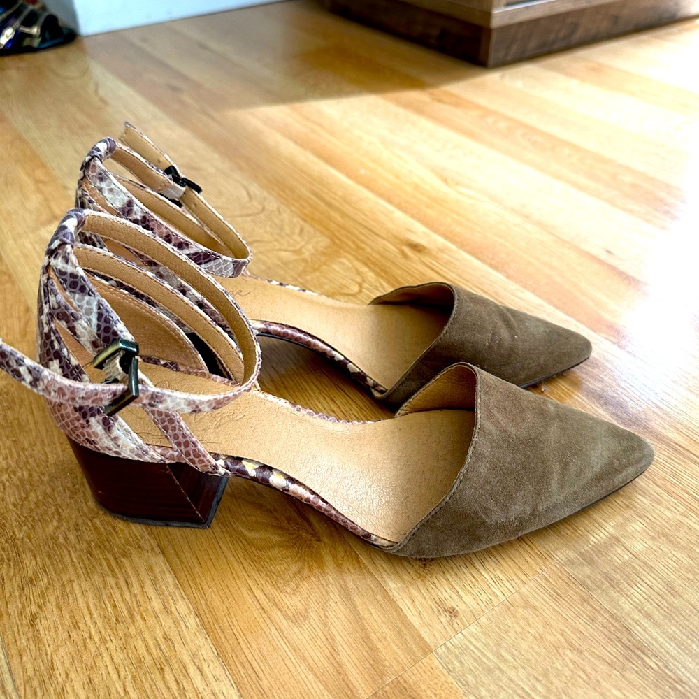 Pointed toe low heeled snakeskin and olive green sandals. Perfect for work